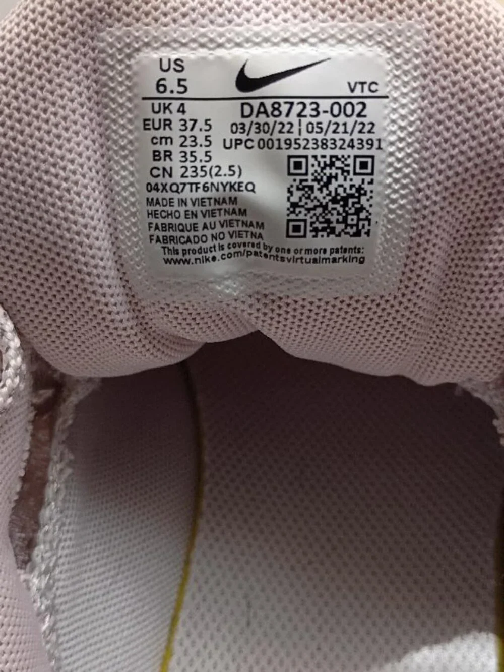 NIKE QUEST Running Shoes for women size 6.5 - Pink 6453/74378